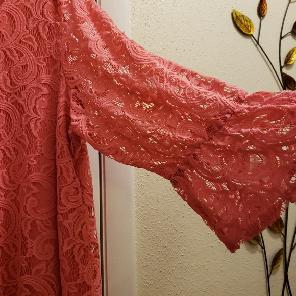 ❤️SOLD!❤️Beautiful Pink Lace Top - Picture 2 of 3